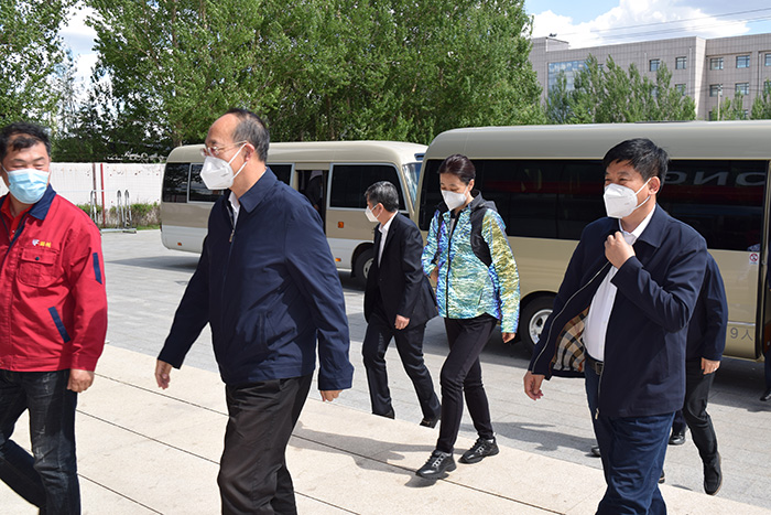 吉林省委常委、常務(wù)副省長吳靖平蒞臨鵬鴻生產(chǎn)基地督導(dǎo)調(diào)研